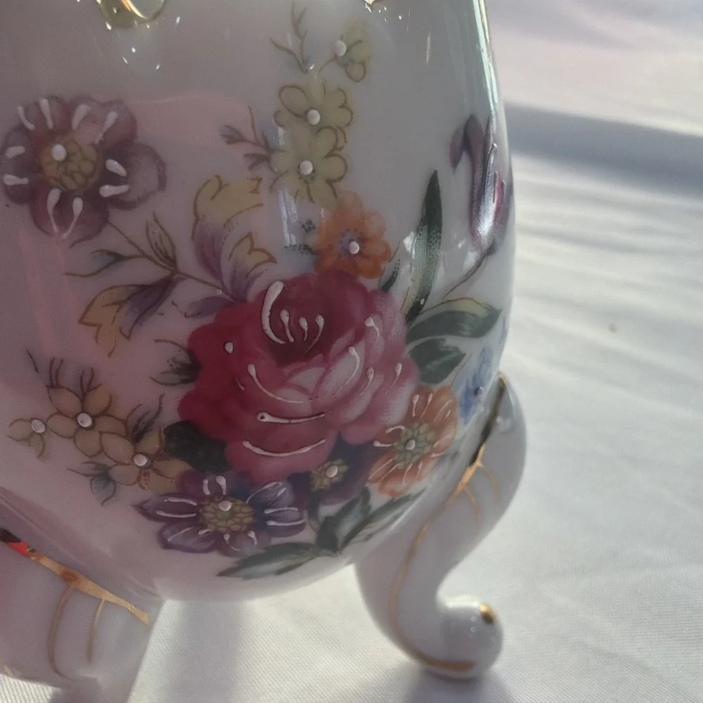 VINTAGE HANDPAINTED PORCELAIN FOOTED EGG‎ VASE FLORAL PATTERN RARE Easter Spring